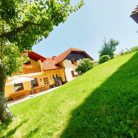 Organic Tourist Farm Gradisnik Farm stay *